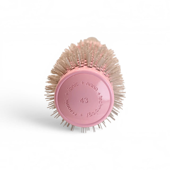 cepillo anti frizz, ideal para alisar cabellos sin maltratarlos dejando un brillo espectacular.