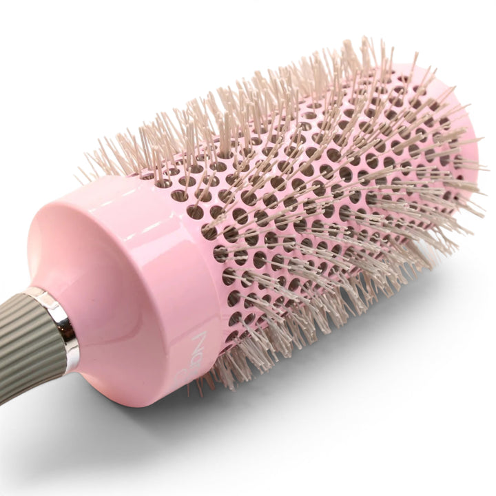 cepillo anti frizz, ideal para alisar cabellos sin maltratarlos dejando un brillo espectacular.